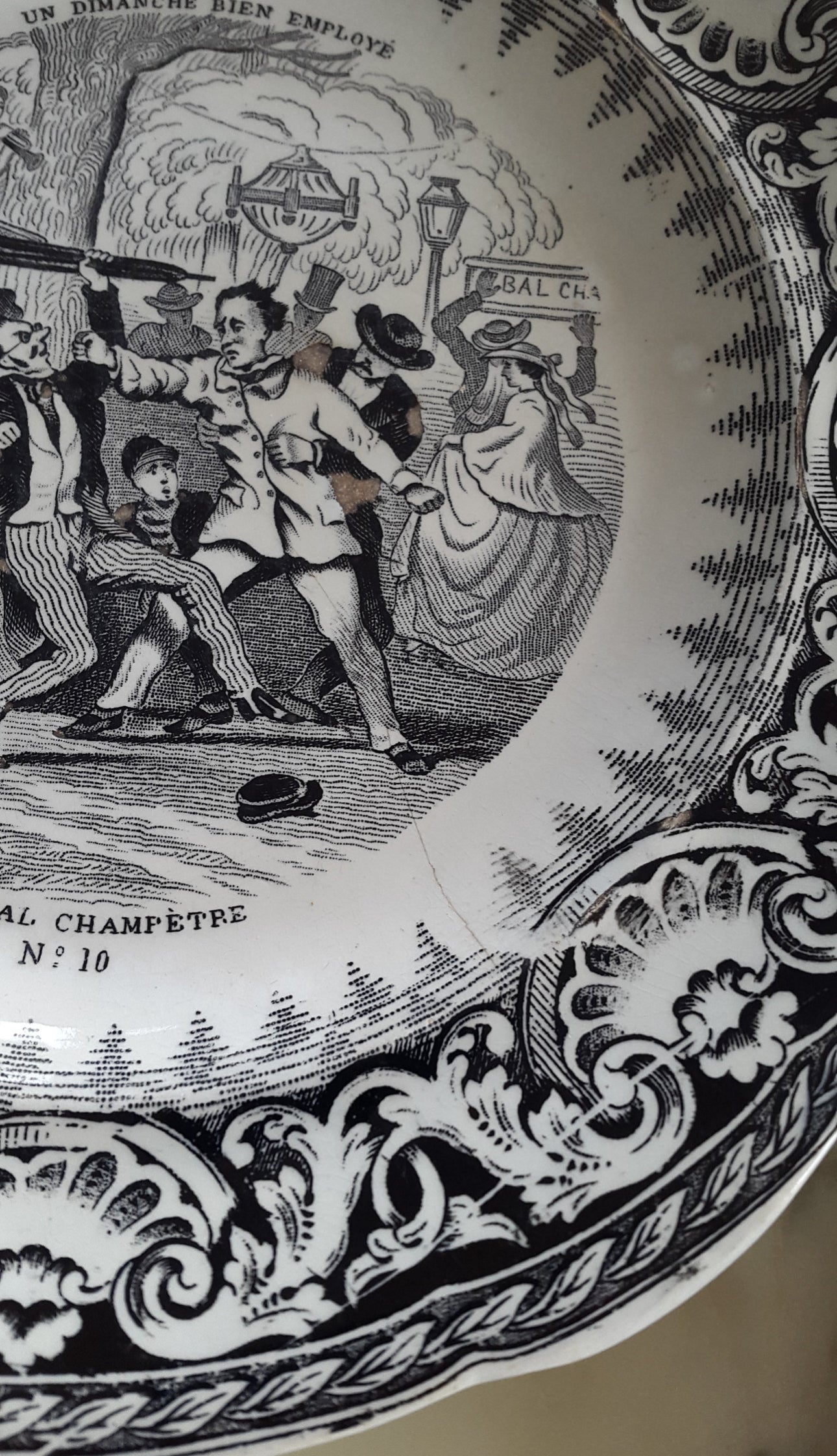 Série de huit assiettes parlantes GIEN