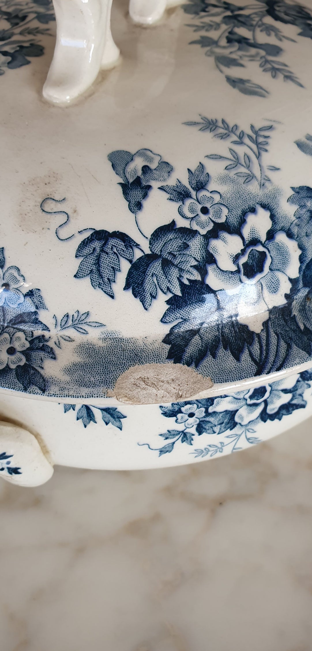 Soupière en faïence ancienne