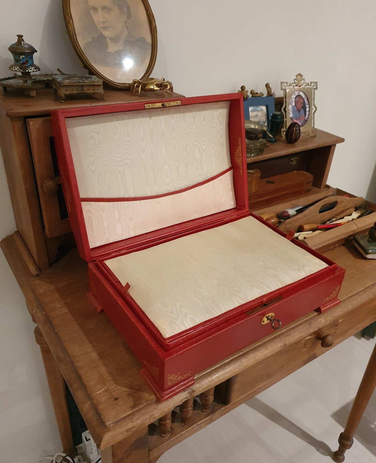 Coffre à courrier en cuir
