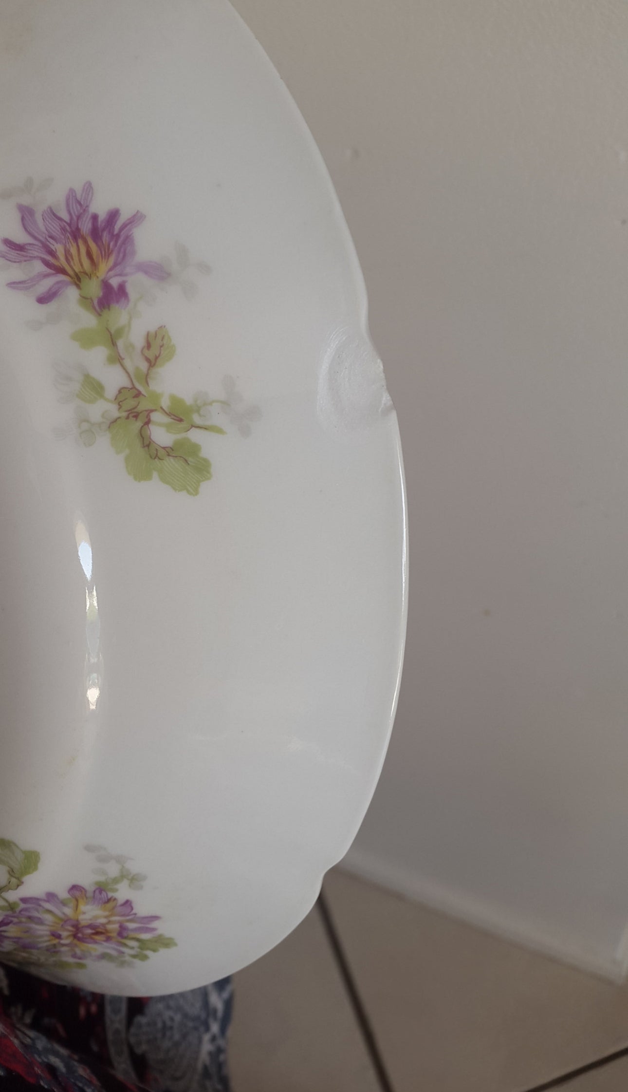Compotier sur pied en porcelaine