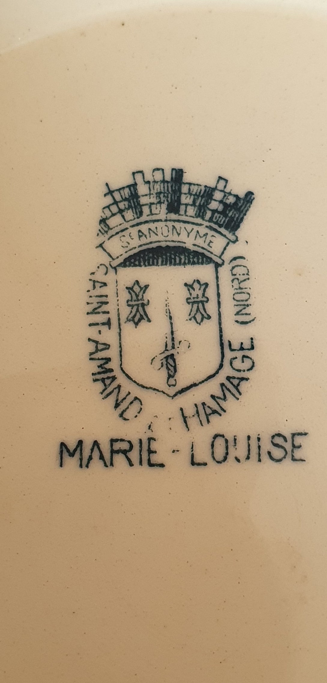 Soupière en faïence ancienne