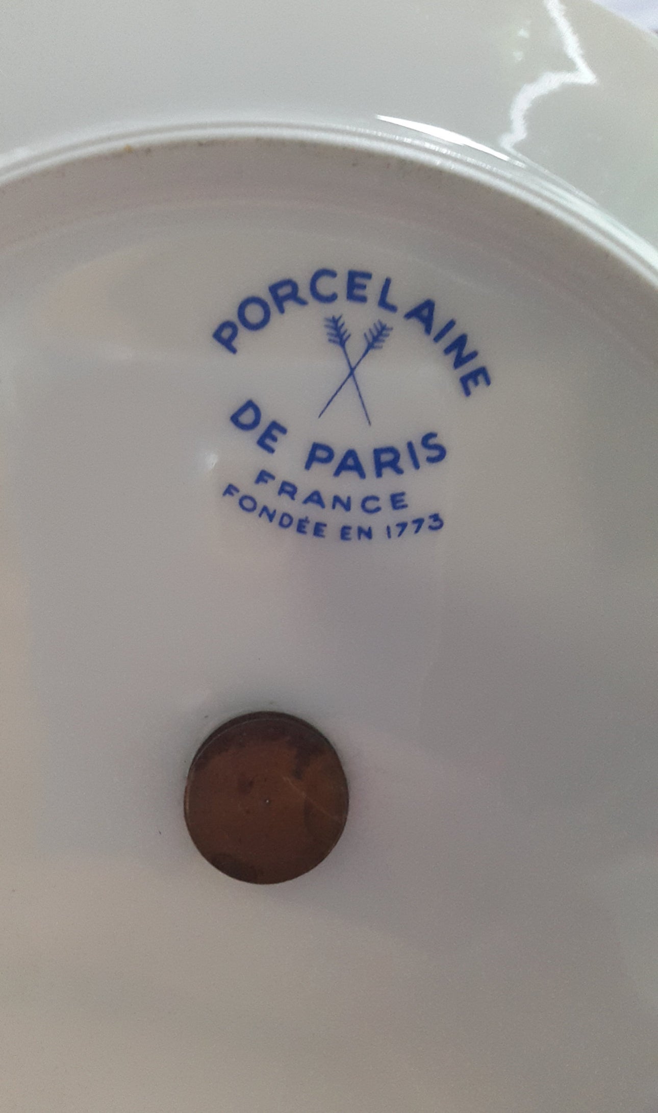 Serviteur en porcelaine de Paris